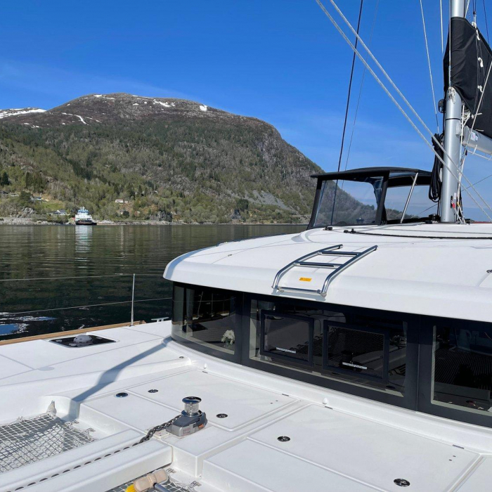 Arctic Charm | Lagoon 40 photo 7