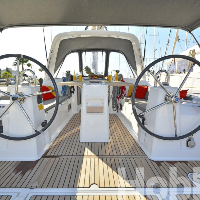 Hobbit | Oceanis 35 photo 8