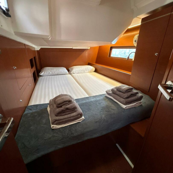 Blue Satellite | Oceanis 46.1 photo 9