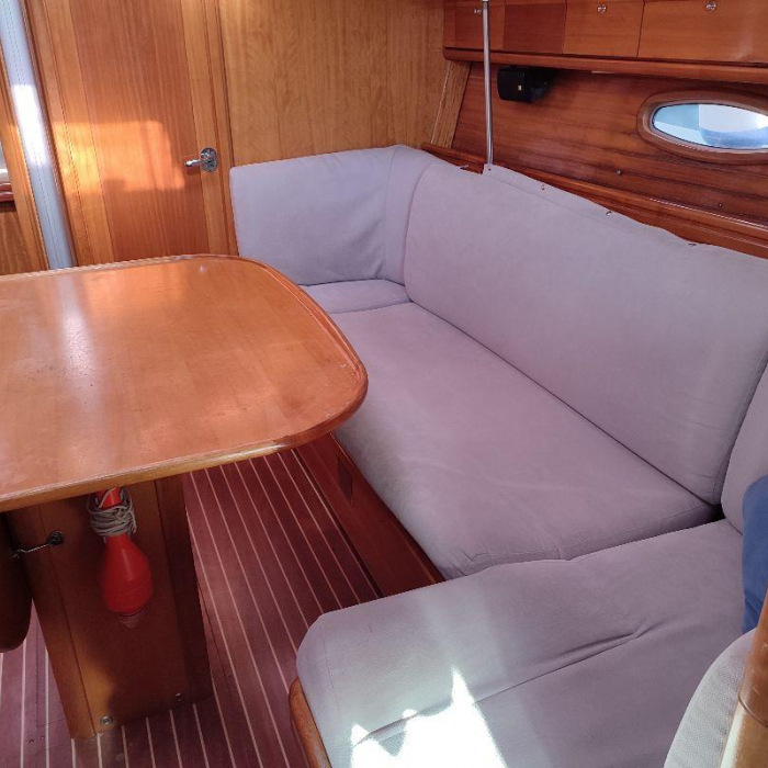 Big Blue Horizon | Bavaria 37 Cruiser photo 6