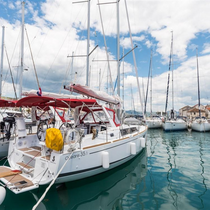 Bela | Oceanis 35.1 photo 3