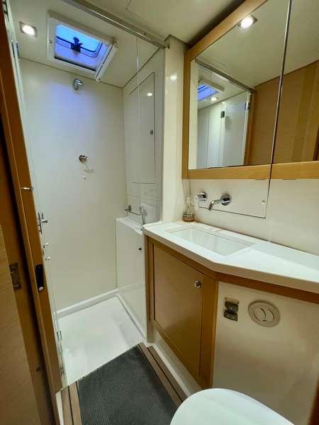 Branchia | Lagoon 450 Fly photo 19