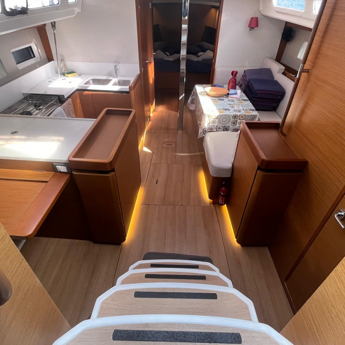 Cicerenella | Sun Odyssey 440 photo 6