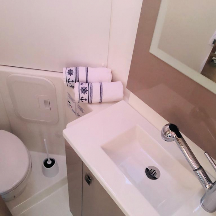 Sailor Venus | Fountaine Pajot Isla 40 photo 13