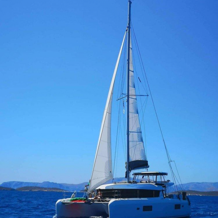 Miss Nastazia | Lagoon 42 photo 4