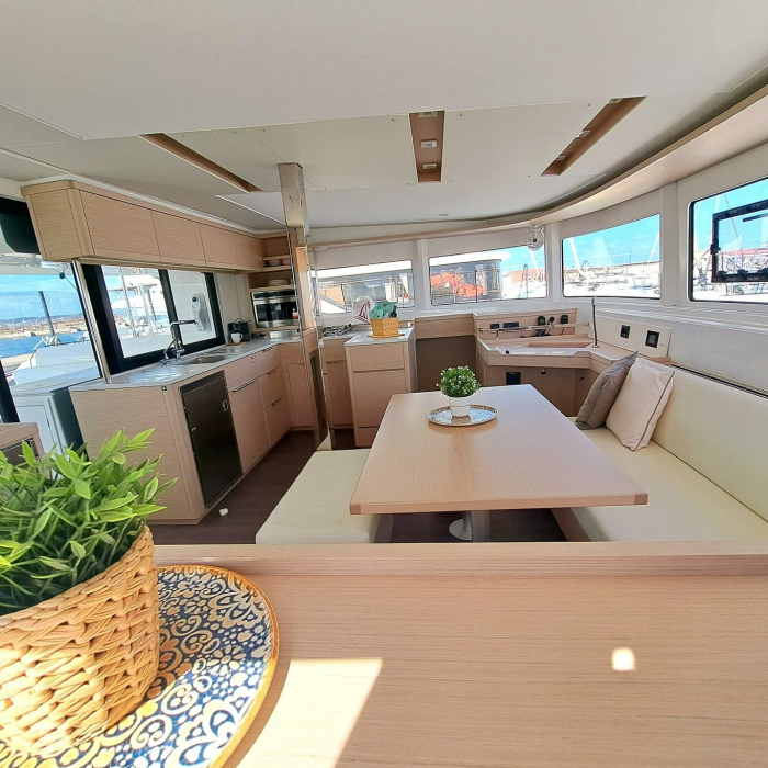 SILVER ELLI | Lagoon 46 photo 15