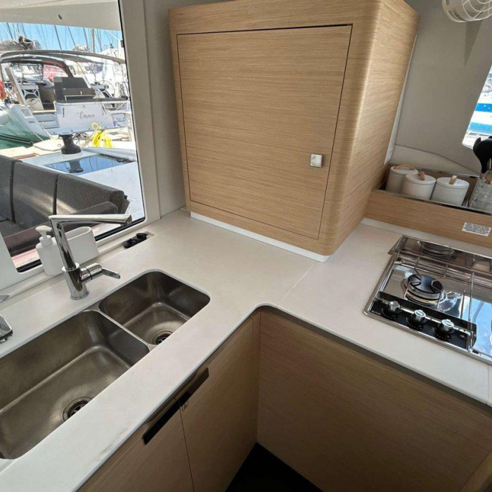 Deutz | Fountaine Pajot Astrea 42 photo 16