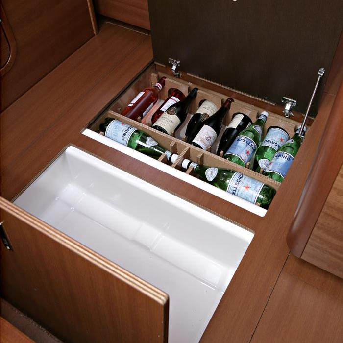 China girl | Dufour 375 GL photo 18