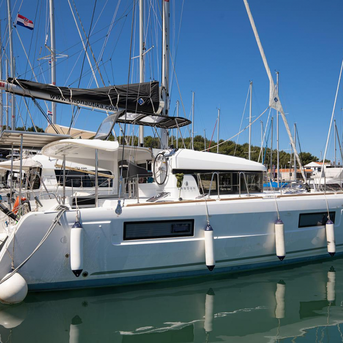 Yolo | Lagoon 40 photo 12