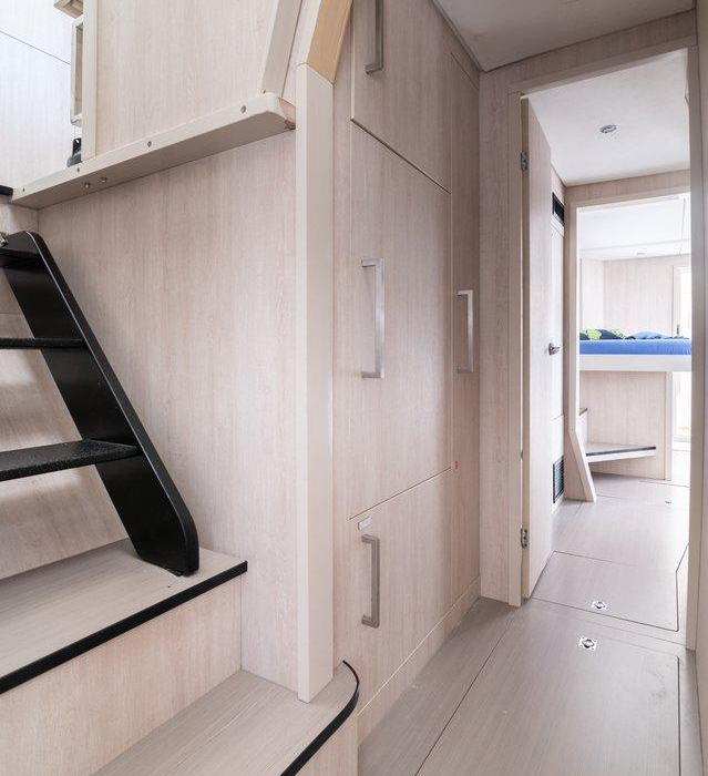 Between | Leopard 58 photo 13