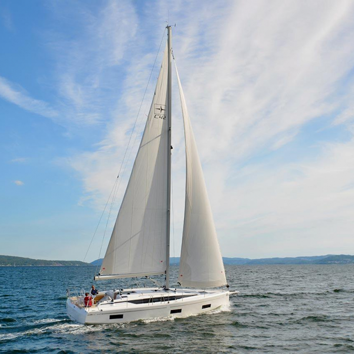 Giulia | Bavaria C42 photo 2