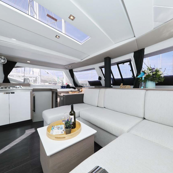 Chilli | Fountaine Pajot Isla 40 photo 29