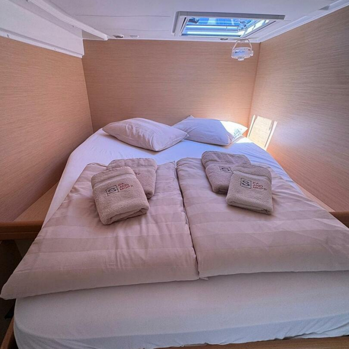 Happiness | Lagoon 421 photo 41