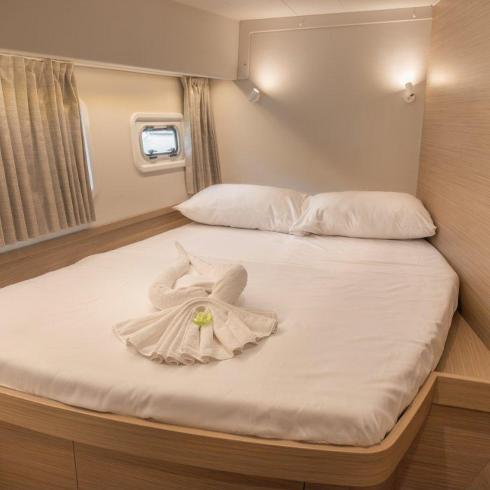 Vanessa | Lagoon 42 photo 13