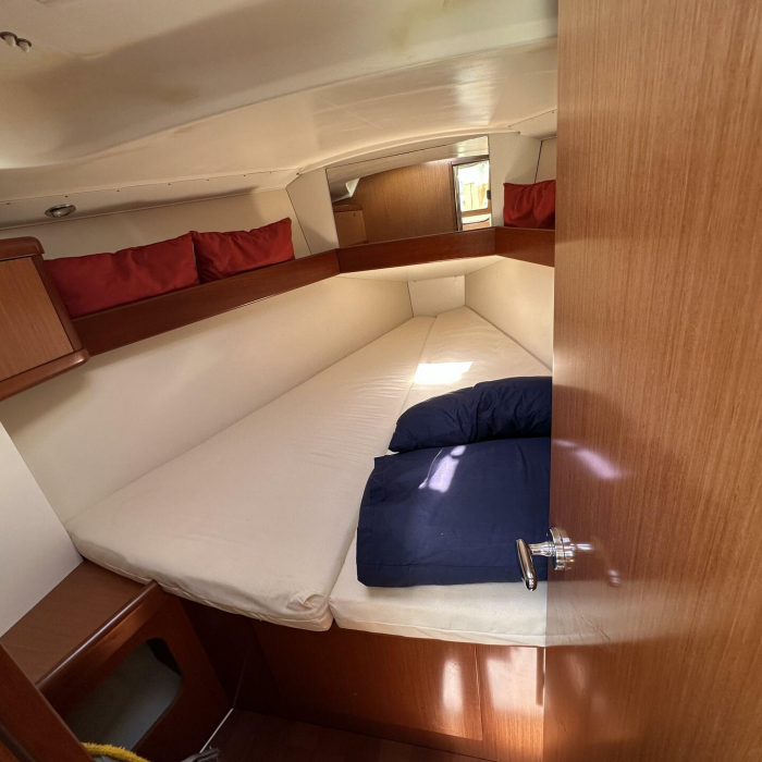 Blu | Oceanis 34 photo 2