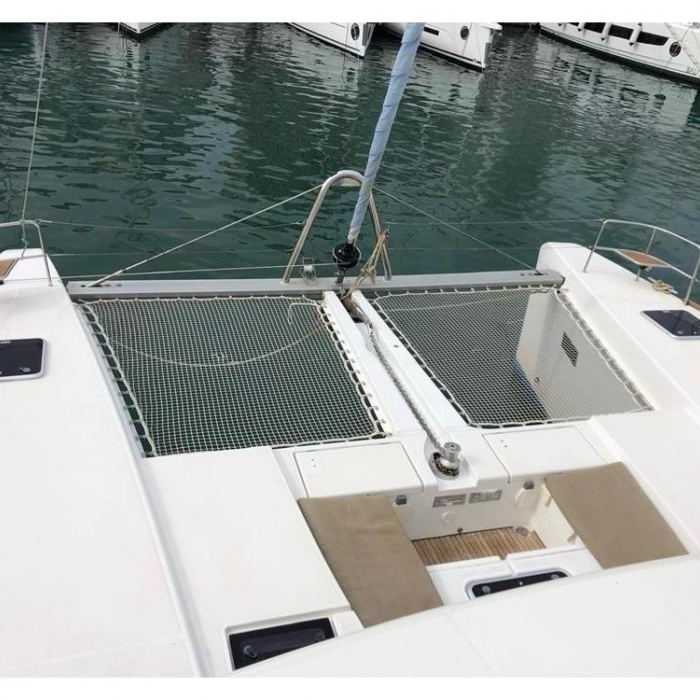 Deluxe | Lagoon 52F photo 3