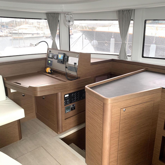 Zoe | Lagoon 42 photo 9