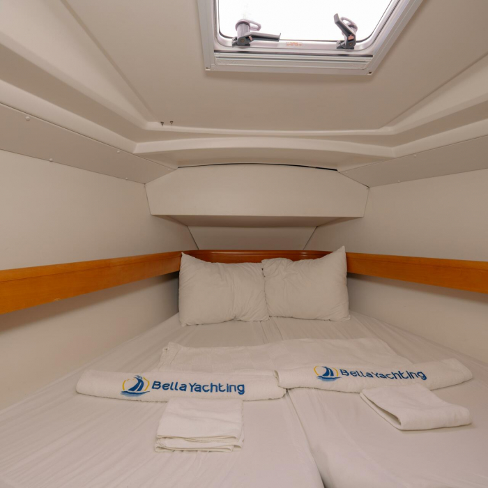 Winter Breeze | Sun Odyssey 42i photo 8