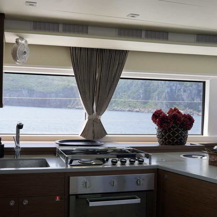 Blue Velvet | Lagoon 52 photo 25