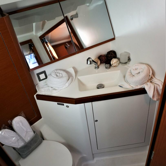 Blue Satellite | Oceanis 46.1 photo 12