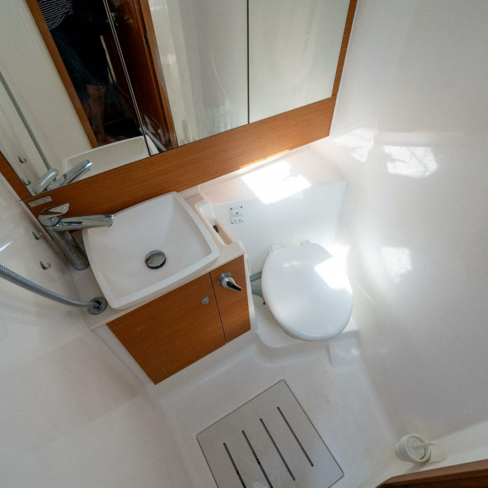 MAËLYS_DB | Dufour 430 GL photo 13