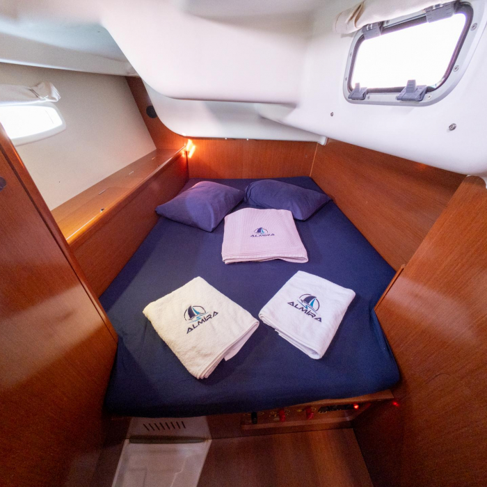 Violet | Oceanis 40 photo 16