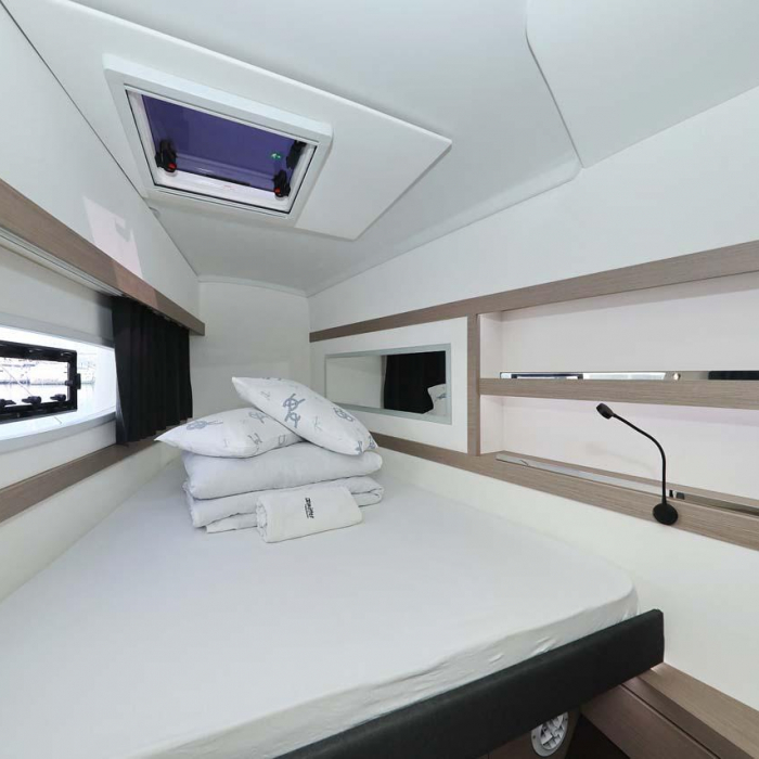Chilli | Fountaine Pajot Isla 40 photo 8