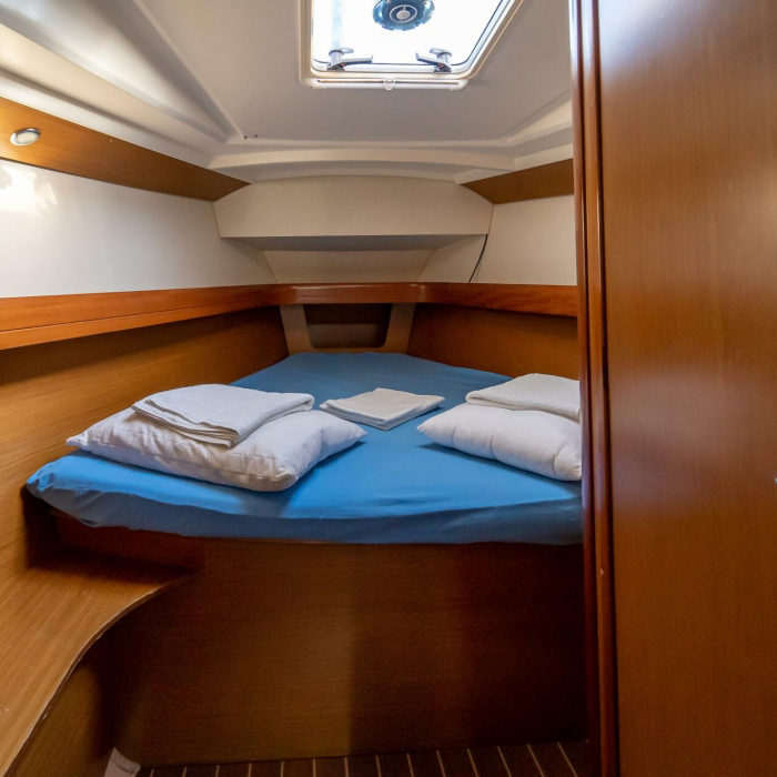 Mesogeios | Sun Odyssey 42i photo 3