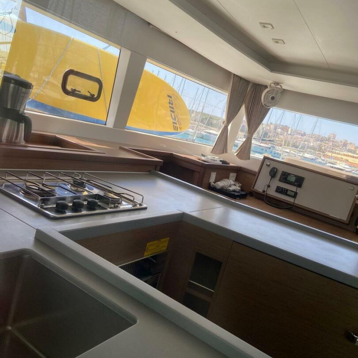 FO'S | Lagoon 450 Flybridge photo 16