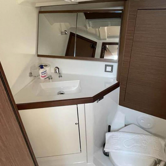 West | Oceanis 46.1 photo 9