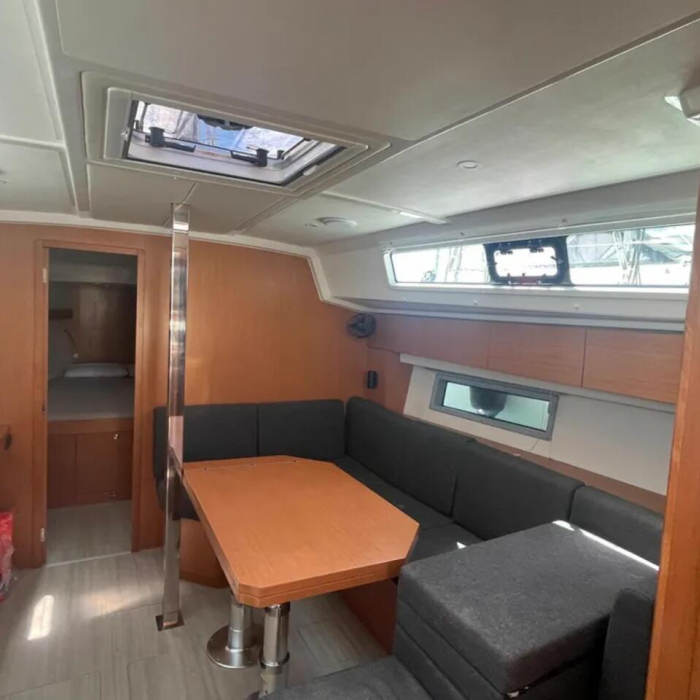 Prestige | Bavaria C42 photo 3