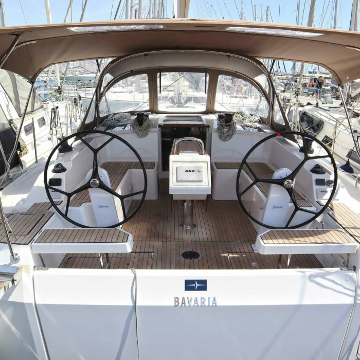 Prestige | Bavaria C42 photo 3