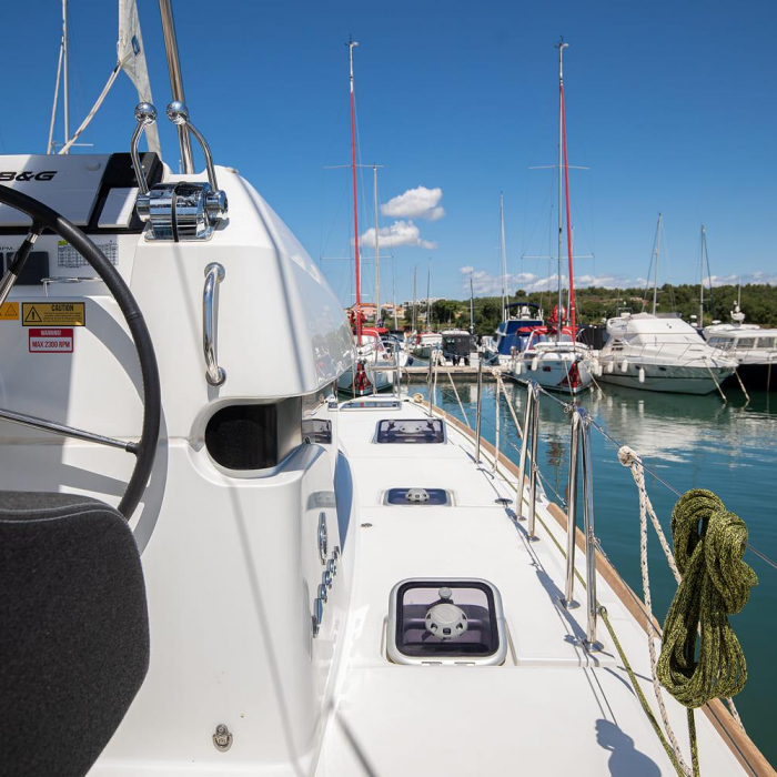 Yolo | Lagoon 40 photo 18