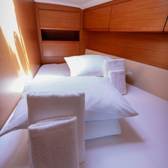 Ana B. | Sun Odyssey 49i photo 9