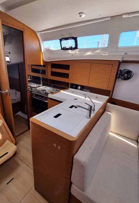 Bella Mia | Sun Odyssey 380 photo 8