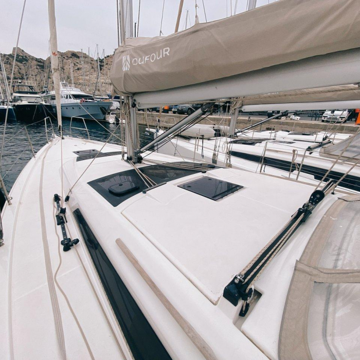 Jelo | Dufour 390 GL photo 3