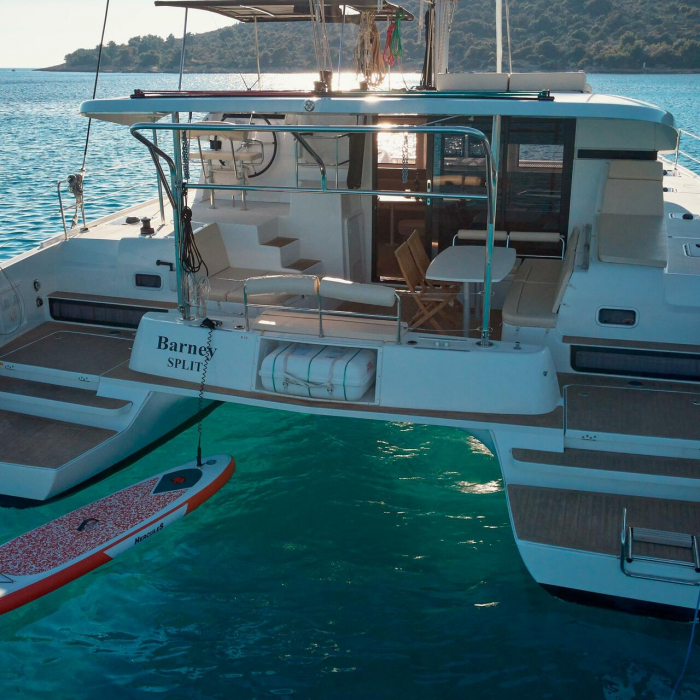 Barney | Lagoon 42 photo 9