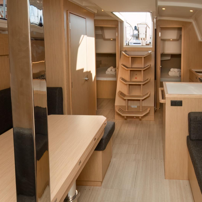 Aura | Bavaria C38 photo 10