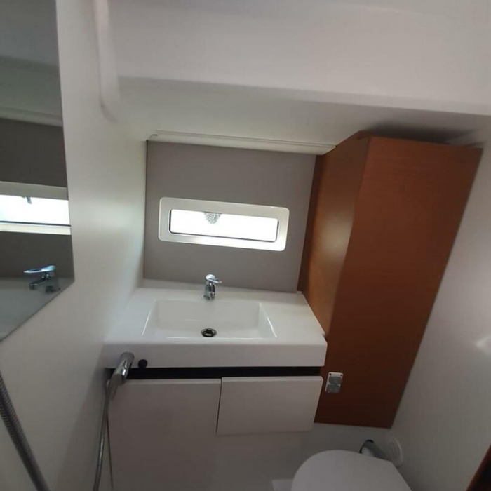 White Pearl | Sun Odyssey 490 photo 10