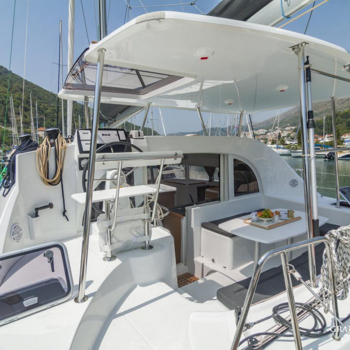 Gratia | Lagoon 380 photo 6