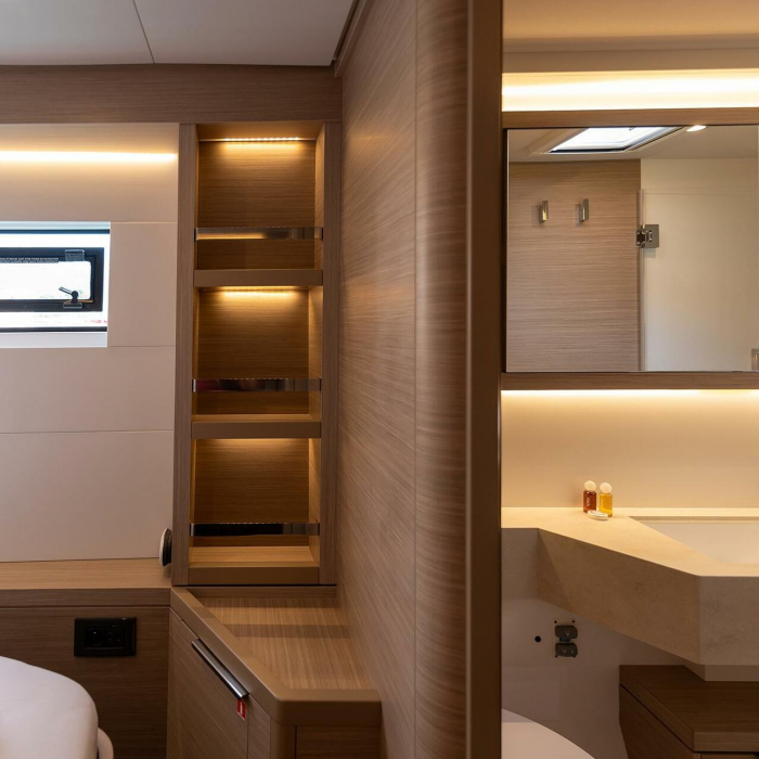 Lavina | Lagoon 51 photo 21