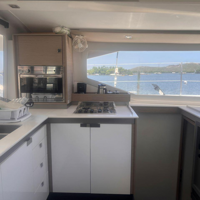 Calico | Fountaine Pajot Isla 40 photo 6