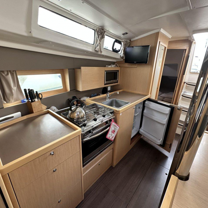 Delfino | Oceanis 38.1 photo 9