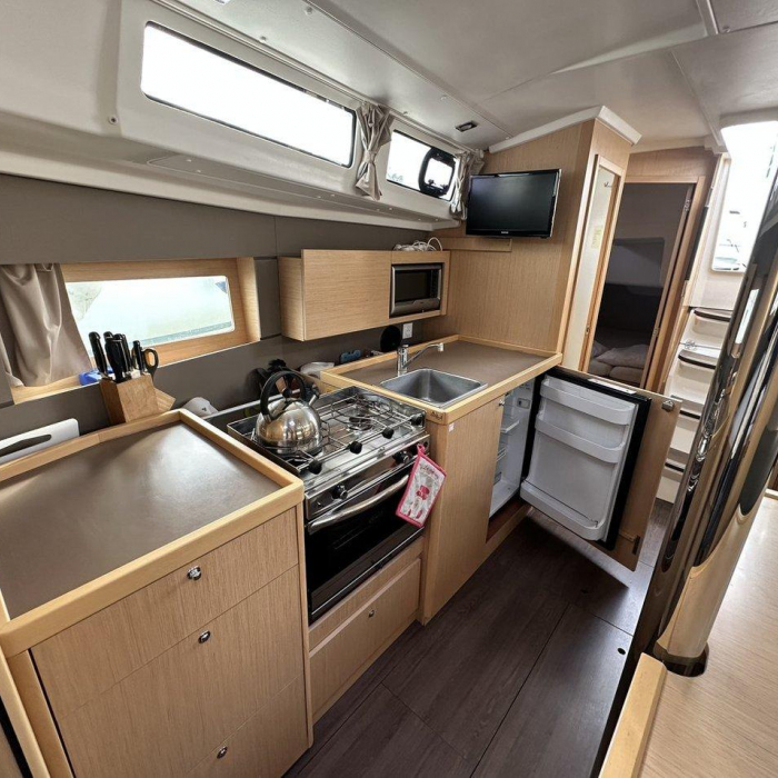 Delfino | Oceanis 38.1 photo 5