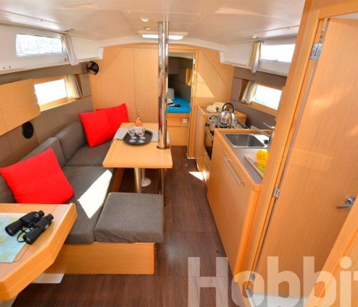 Hobbit | Oceanis 35 photo 28