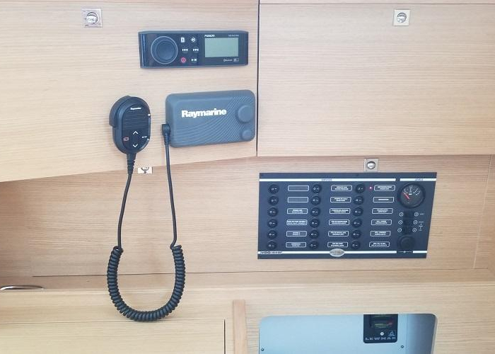 Ares | Dufour 360 photo 16