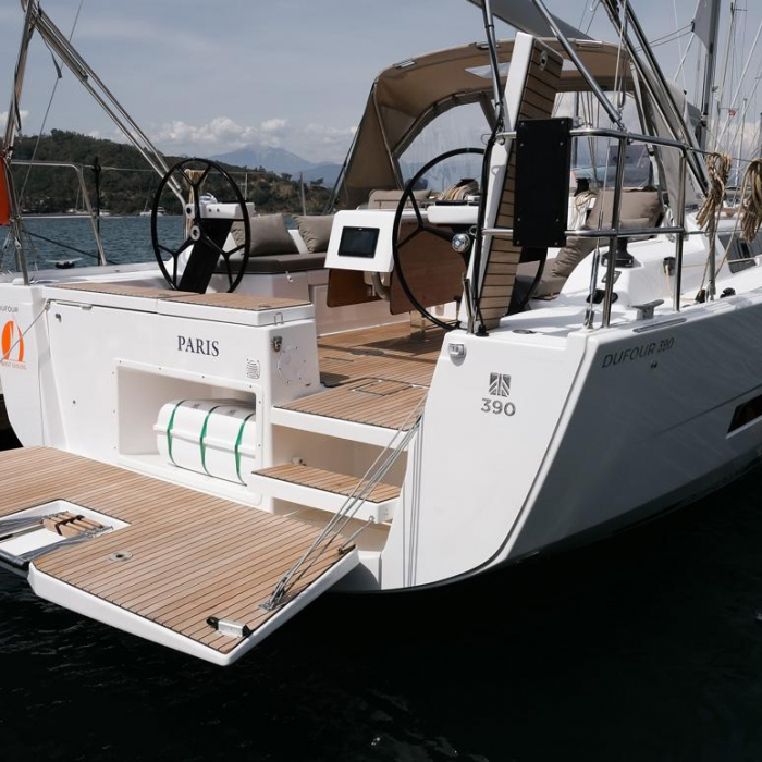 Paris | Dufour 390 photo 15