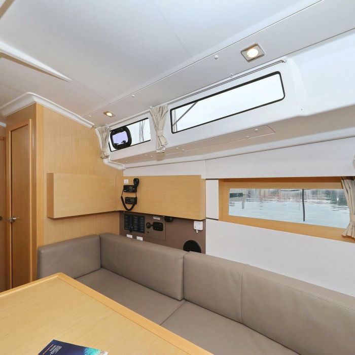 One | Oceanis 38 photo 43