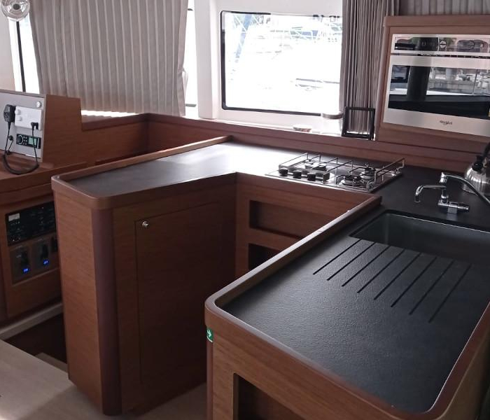 Lux | Lagoon 42 photo 2