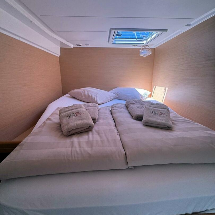 Happiness | Lagoon 421 photo 42